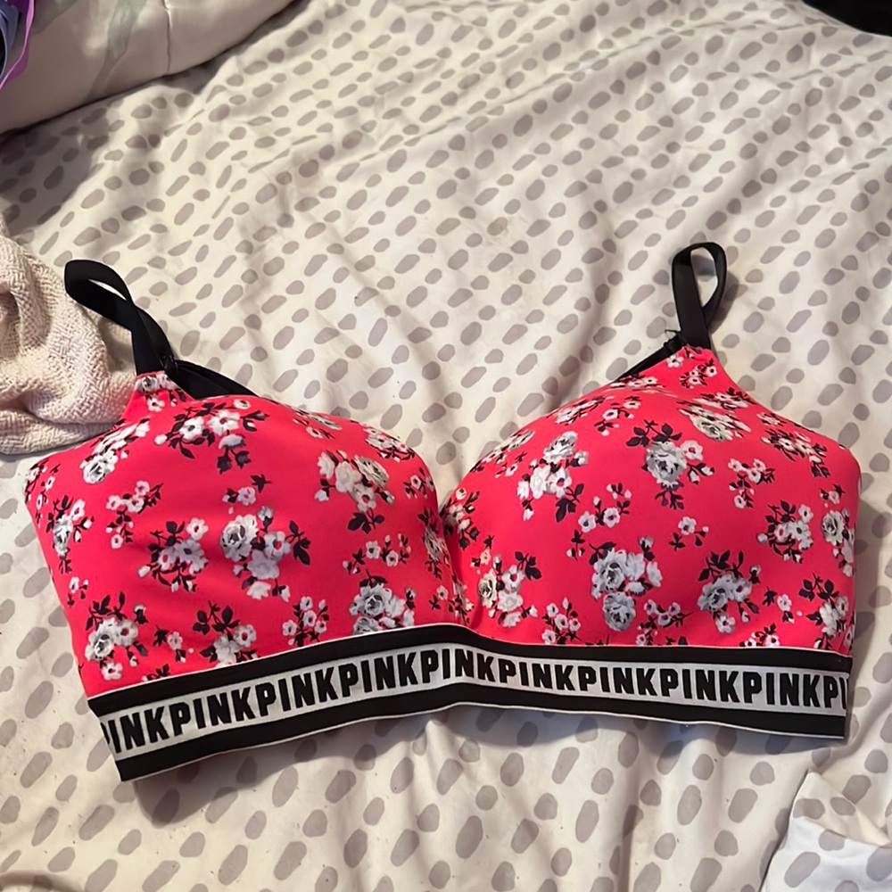 PINK wear everywhere wireless lightly lined bra